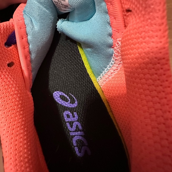 ASICS Tennis Shoes, Sz 7 - Picture 4 of 4